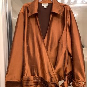 Satin Jacket with pleating in the front. Side tie and crosses in the front